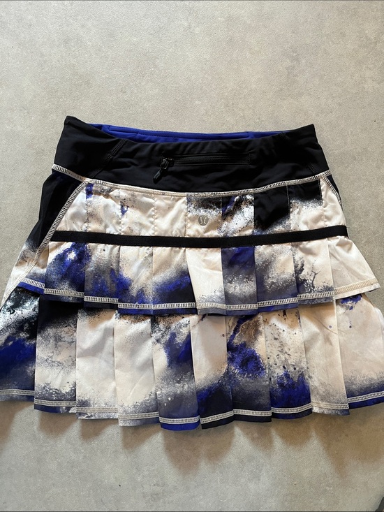 lululemon athletica Dresses & Skirts - Lululemon athletica Black, White & Blue Abstract Skater Skirt
Size 2 tall